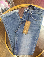 Load image into Gallery viewer, The Bella Cropped Jeans - Risen